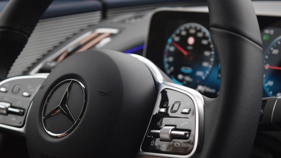 Med vožnjo na Teamsih? Mercedes-Benz spreminja avto v pisarno na kolesih