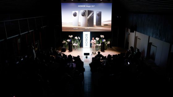 HONOR na Ljubljanskem gradu premierno predstavil najtanjši zložljivi pametni telefon do sedaj – HONOR Magic V5