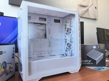 Ogromno prostora, radodarno število ventilatorjev, skriti kotički za kable, dober izbor sprednjih priključkov in pa še bela barva ... To je Montech AIR 903 MAX WHITE.