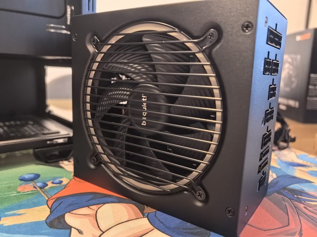 Imeti 1000 W pod palcem ni kar tako. Ampak še kako dobrodošlo, ko napajaš najmočnejše komponente