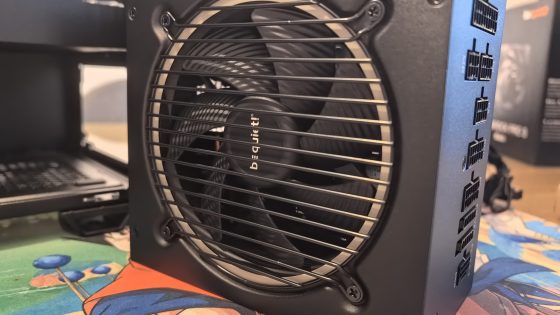 Imeti 1000 W pod palcem ni kar tako. Ampak še kako dobrodošlo, ko napajaš najmočnejše komponente