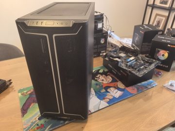 Be quiet! Pure Base 501 DX je po izgledu čisto tipično računalniško ohišje, ampak ima nekaj posebnosti, zaradi katerih bo pritegnil pozornost marsikaterega uporabnika.
