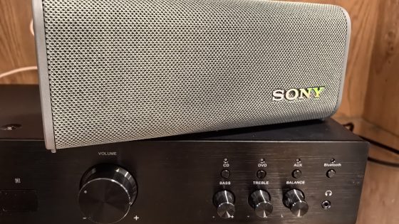 Test zvočnika Sony ULT 3 – moč, udarnost in spevnost v prenosni obliki