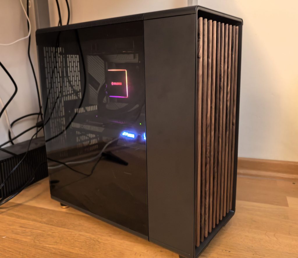 Verjeli ali ne, njegovo skrivno orožje ni strojna oprema, ampak operacijski sistem TUXEDO OS.