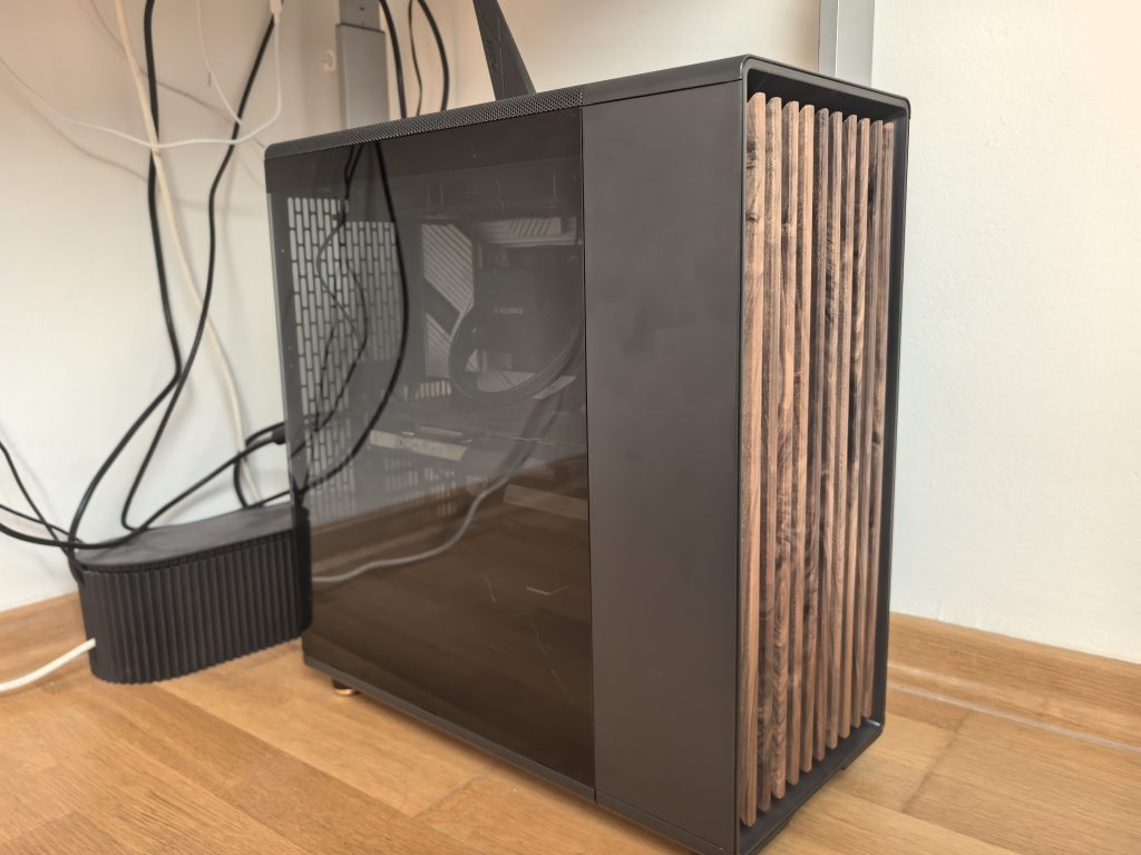 Verjeli ali ne, njegovo skrivno orožje ni strojna oprema, ampak operacijski sistem TUXEDO OS.