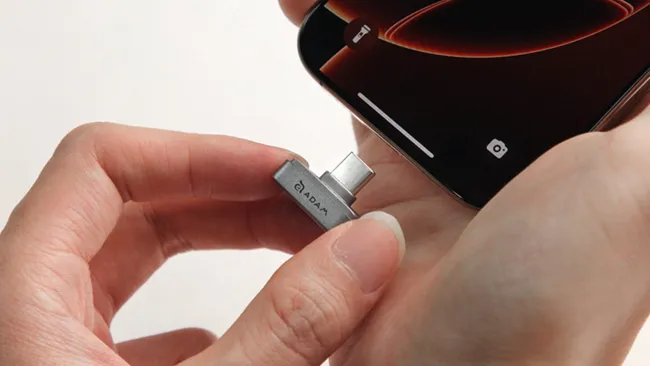 Hiter SSD s prstnim odtisom velikosti ključa