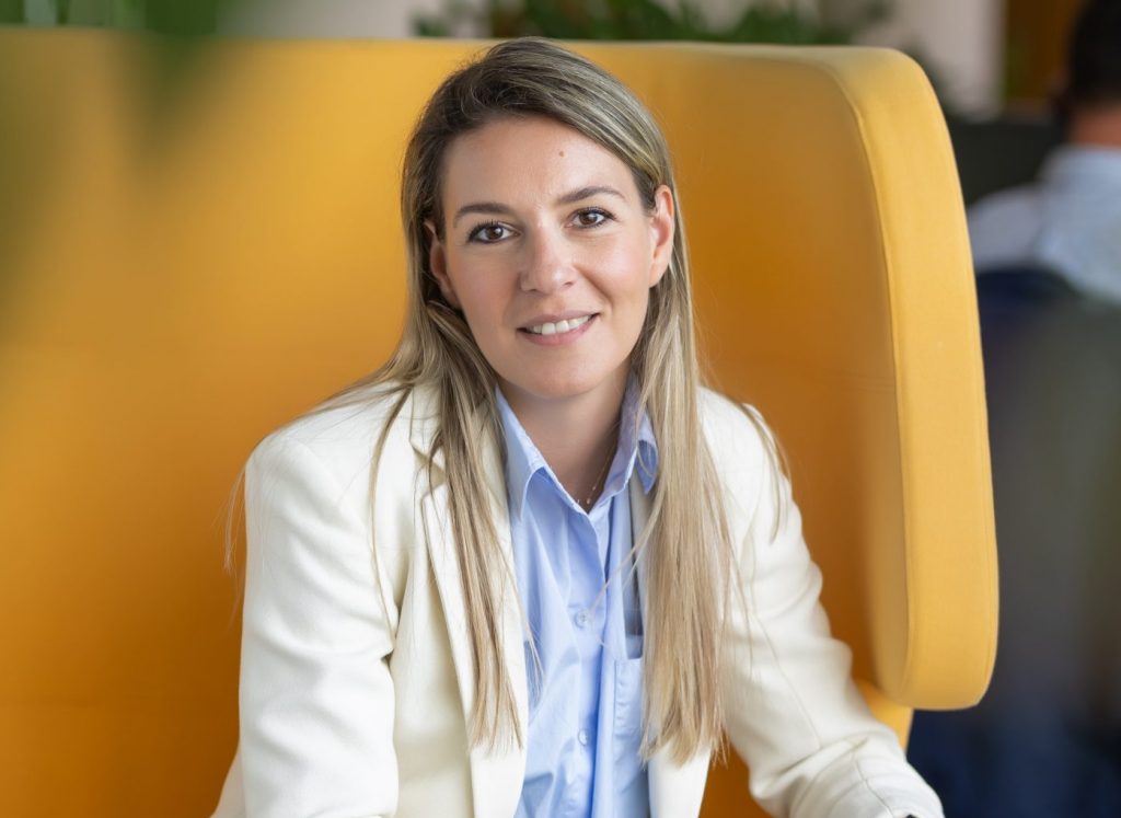 Jelena Pejković, direktorica prodaje za sisteme varne oskrbe z električno energijo v Schneider Electricu.