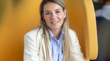 Jelena Pejković, direktorica prodaje za sisteme varne oskrbe z električno energijo v Schneider Electricu.