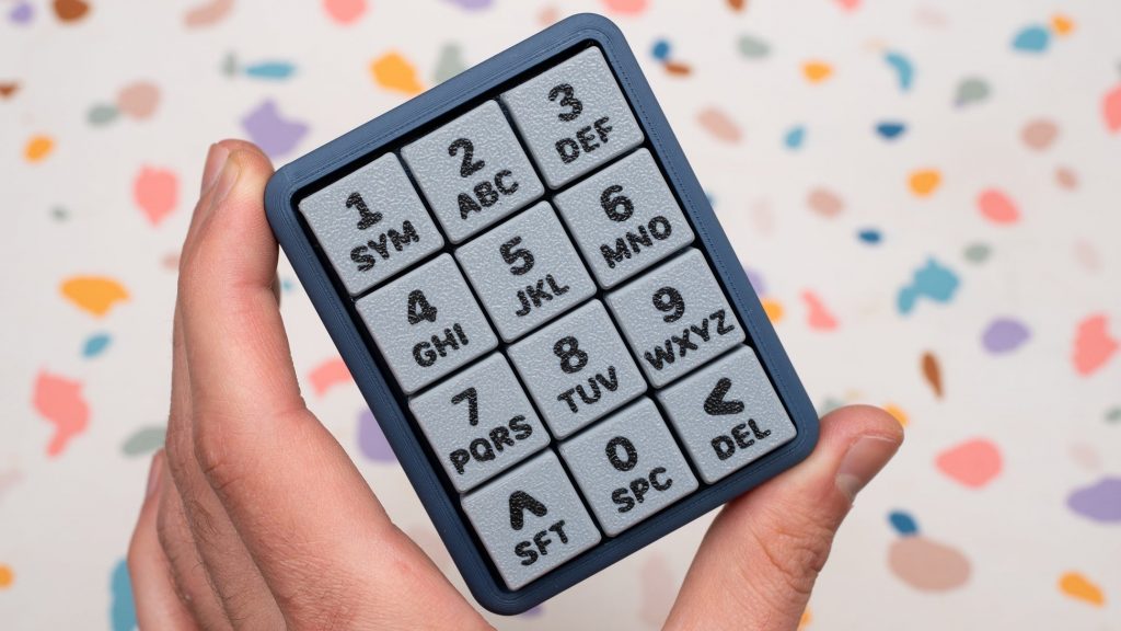 Retro mehanska tipkovnica za ljubitelje DIY projektov