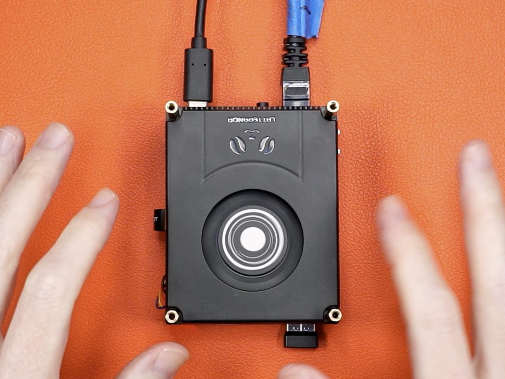 Mini računalnik za igre in retro emulacijo