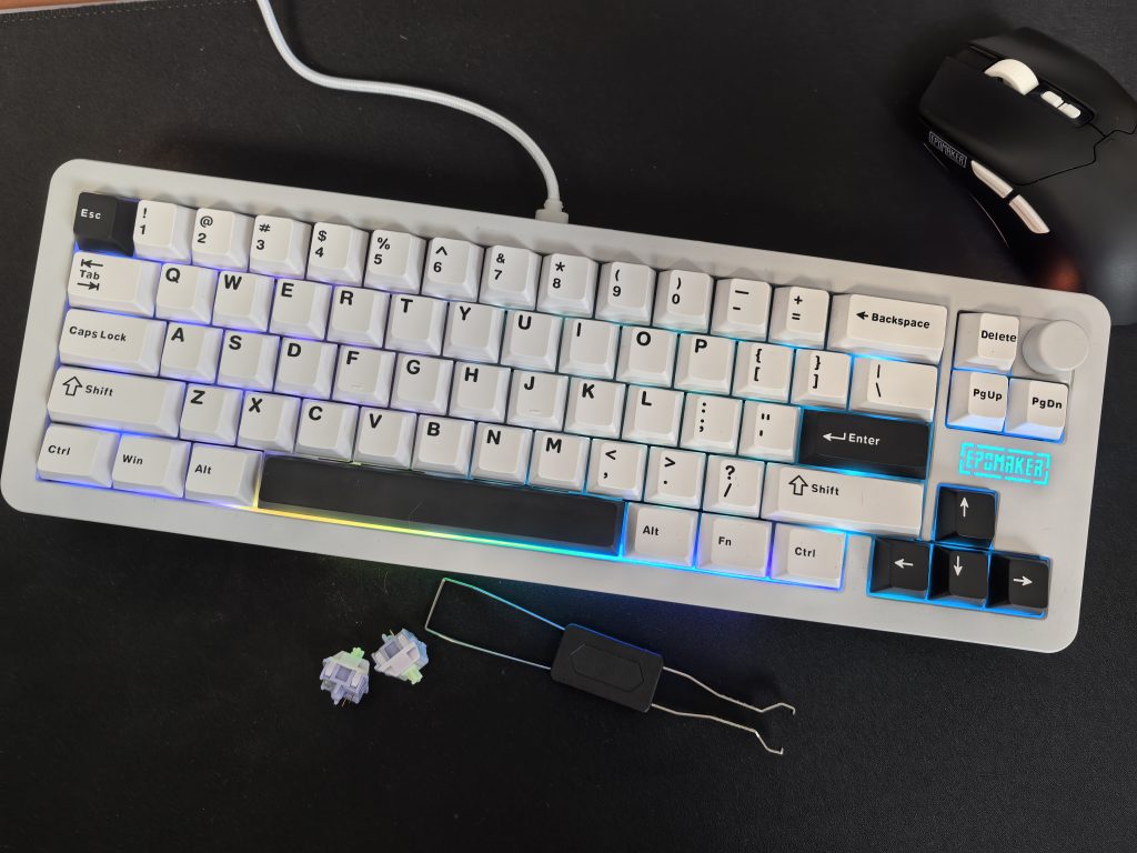 Test Epomaker Galaxy68 – vse je črno na belem, dobesedno