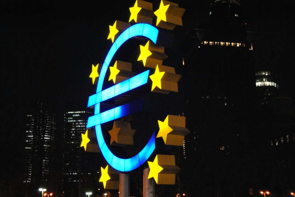 ECB načrtuje pilotni projekt digitalnega evra za leto 2027