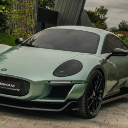 Čeprav prvotne napovedi omenjajo približno 268 konjskih moči in doseg okoli 249 milj (okoli 400 km), se specifikacije še lahko spremenijo med fazo polnih testov varnosti, baterij in vzdržljivosti vozila. Foto: Caterham