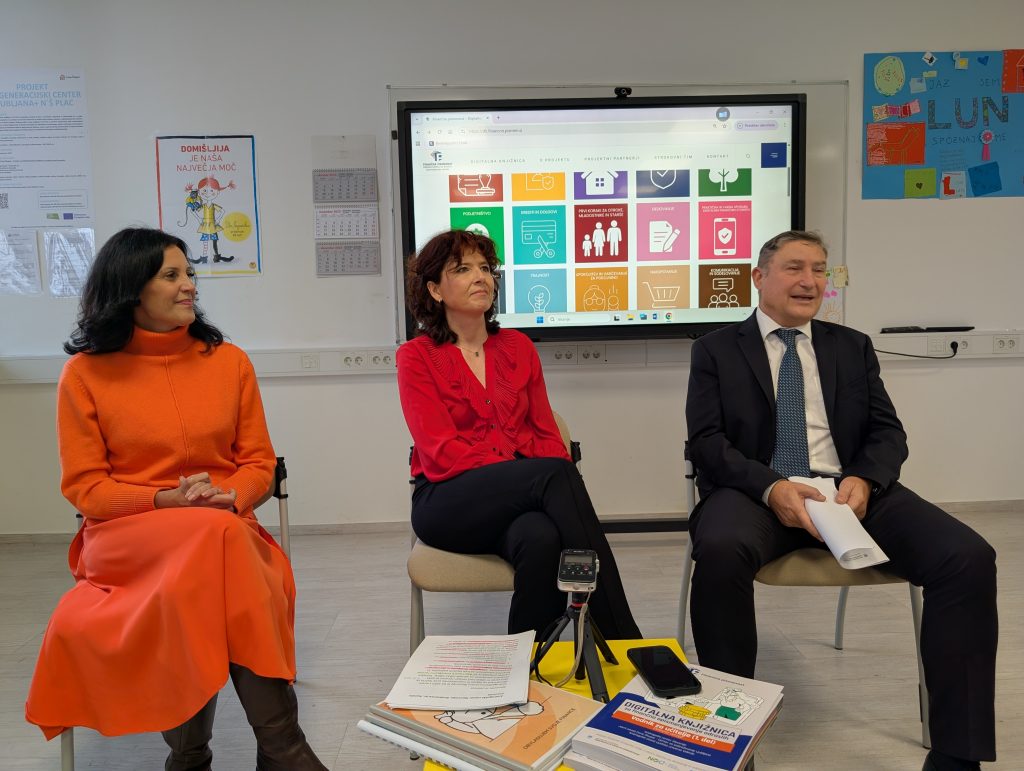 Zbrane so nagovorili (z leve proti desni) Brigita Gorjup, direktorica Ljudske univerze Velenje, Nataša Potočnik, direktorica Andragoškega centra Velenje, in državni sekretar mag. Andrej Sotošek.