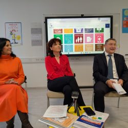 Zbrane so nagovorili (z leve proti desni) Brigita Gorjup, direktorica Ljudske univerze Velenje, Nataša Potočnik, direktorica Andragoškega centra Velenje, in državni sekretar mag. Andrej Sotošek.