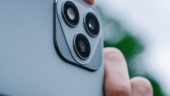 Trendi na trgu pametnih telefonov za leto 2026