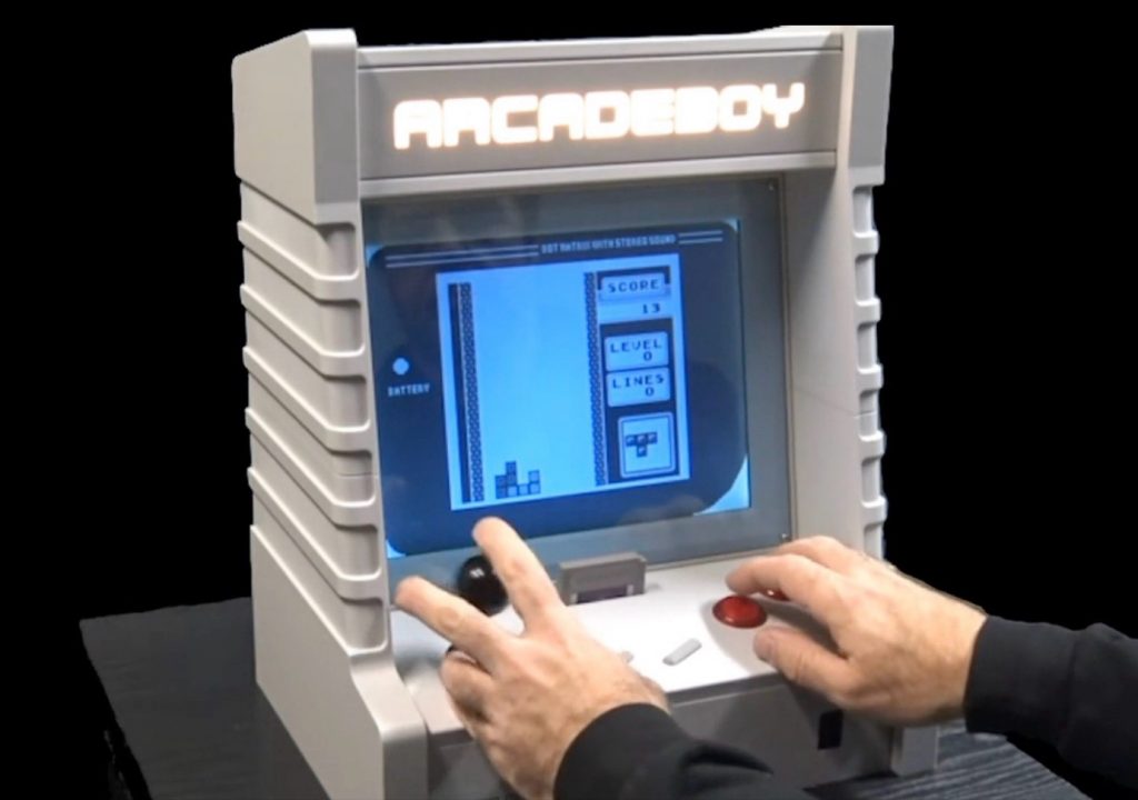 Arcadeboy spremeni vaš Nintendo Game Boy v namizno arkadno konzolo z ogromnim zaslonom