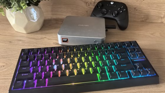 Test: Epomaker G84 – kompaktna 80% mehanska tipkovnica s trojno povezljivostjo