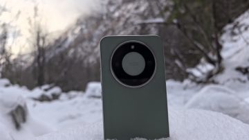 Zakoplješ ga lahko v sneg, potopiš v vročo vodo, zasuješ s peskom ... Takšno vzdržljivost obljublja HONOR Magic8 Lite. Kako pa se odreže na ostalih področjih?