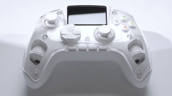 Novi igralni krmilnik z vgrajenim zaslonom in senzorjem srčnega utripa?