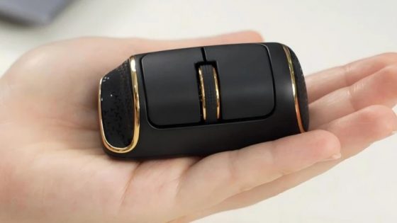 Najmanjša horizontalna miška na svetu, ki jo lahko uporabljate kar na svojem stegnu