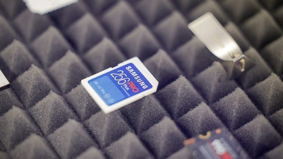 Hiter razvoj UI in njen učinek na trg pomnilnikov. Kaj je prineslo leto 2025 in kaj lahko pričakujemo v prihodnosti?