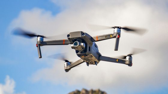 Podjetje, ki išče nove kadre preko dirke z  droni