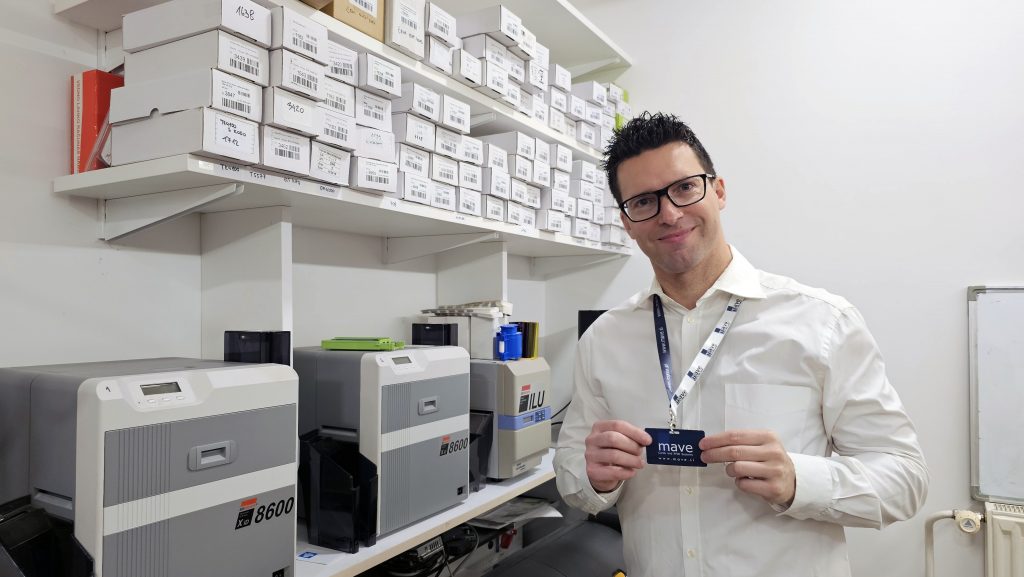 Bodo mobilni telefoni nadomestili vse plastične kartice?