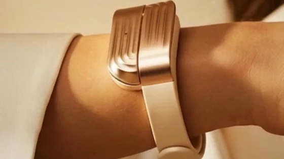 Pametna zapestnica, ki neprekinjeno spremlja nivo hormonov