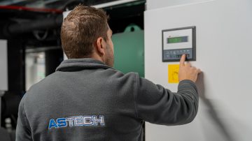 Astech že več kot 25 let skrbi za zanesljivo pohlajevanje najpomembnejših prostorov kritične infrastrukture v Sloveniji, kjer je zanesljivost sistemov odločilnega pomena.
