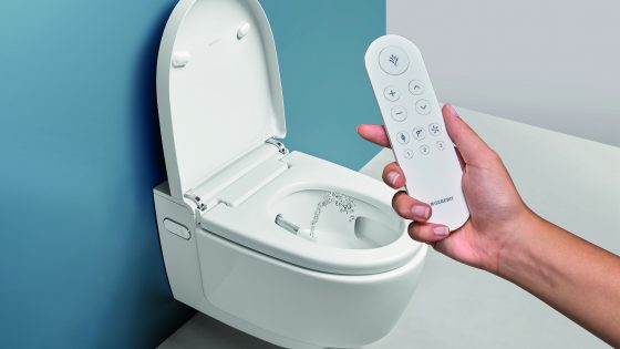 Voda namesto papirja: tuš WC-ji Geberit AquaClean imajo manjši ekološki odtis kot običajni WC-ji.