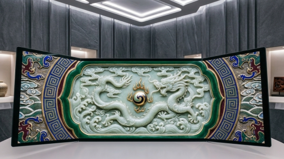 Monitor, ki se zloži kot telefon in razpre kot ultraširoki zaslon