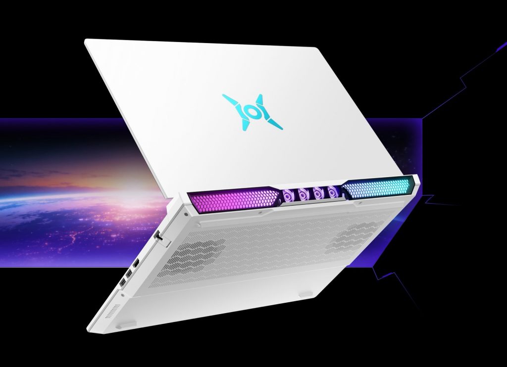 Gaming zverina s šestimi ventilatorji za tiho igranje