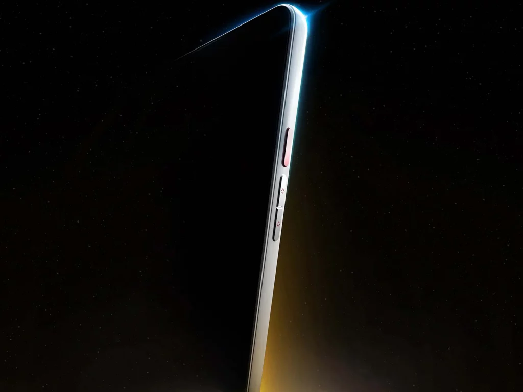 Prvi pametni telefon z barvnim E-Ink zaslonom