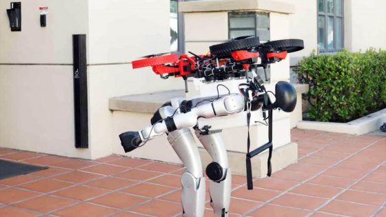 Prva ekipa s humanoidom in dronom za reševalne misije