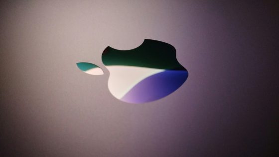 Tim Cook zapušča  Apple, nasledil ga bo John Ternus