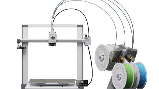Velikan med dostopnimi 3D-tiskalniki, ki riše in reže materiale