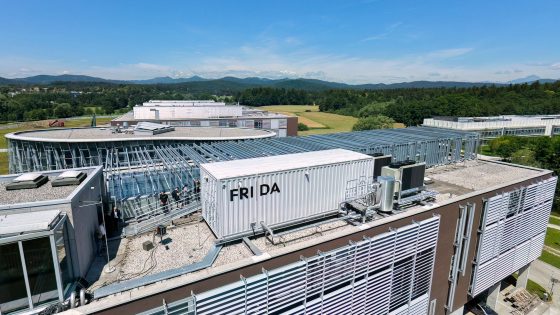 FRIDA: Slovenija dobila superračunalniško infrastrukturo za novo obdobje umetne inteligence