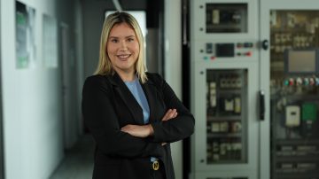 "V novi vlogi bo moj poudarek usmerjen v nadaljnji razvoj in uvajanje inovativnih, prilagodljivih ter energetsko optimiziranih rešitev za kritično infrastrukturo in podatkovne centre v regiji," je povedala Milica Vukajlović. Foto: Schneider Electric