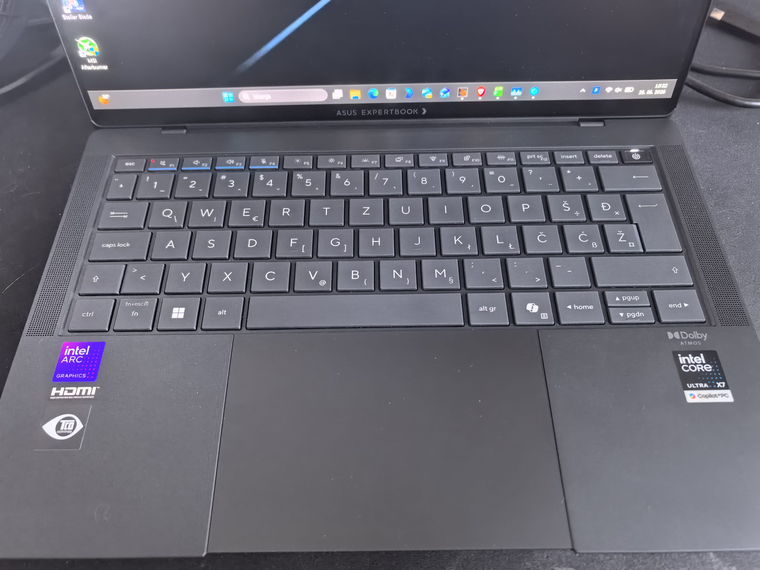 Test ASUS ExpertBook Ultra review 25