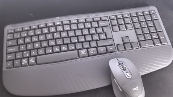 Test Logitech Signature Comfort Plus MK880 – pisarniški komplet, ki ne želi biti nič drugega kot udoben pripomoček