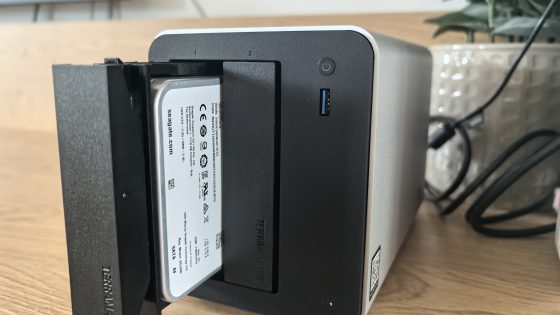 Test TerraMaster F2-425 Plus – fantastičen NAS za domačega entuziasta