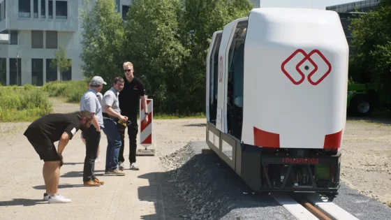 Avtonomni tirni prevoz Monocab za raziskovalne kampuse