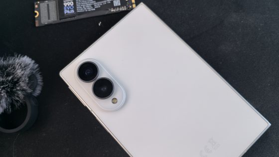 Test Samsung Galaxy Z Fold8: njegova čokatost ti hitro priraste k srcu