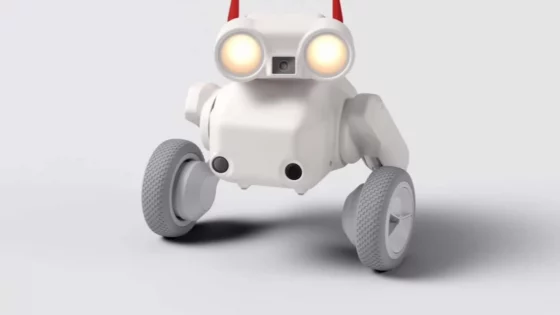 Nenavaden dvokolesni robot s kamero namesto klasičnega drona