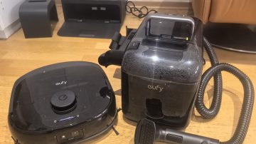 Eufy Omni E28 ni samo robotski sesalnik, ampak ima zraven tudi kompanjona v obliki globinskega čistilnika.