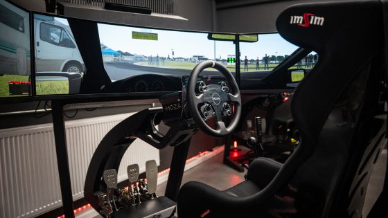 Domači volan ni isto: full motion dirkaški simulator pri DRIVE ZONE stane kot avto srednjega razreda